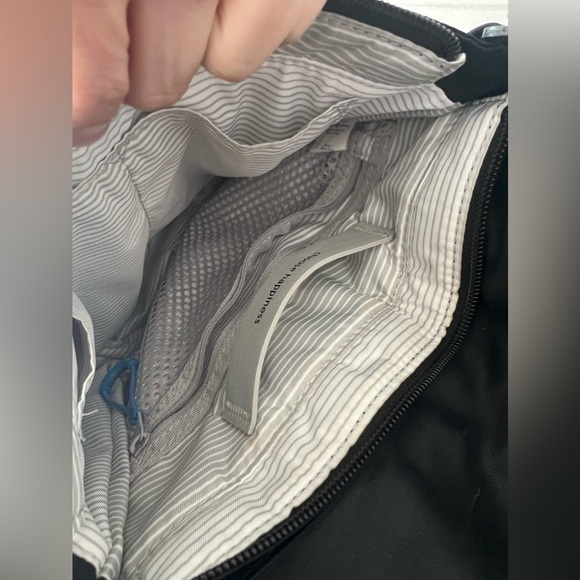 Lululemon the essentials bag 🪬 - Picture 7 of 15